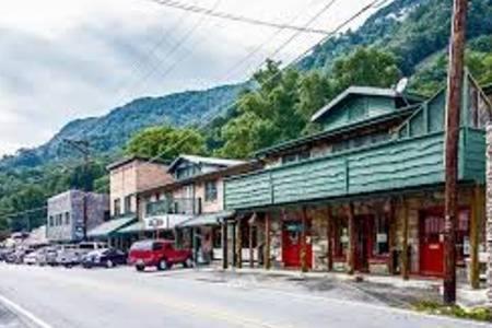 Chimney Rock Manor Hotel Exterior photo